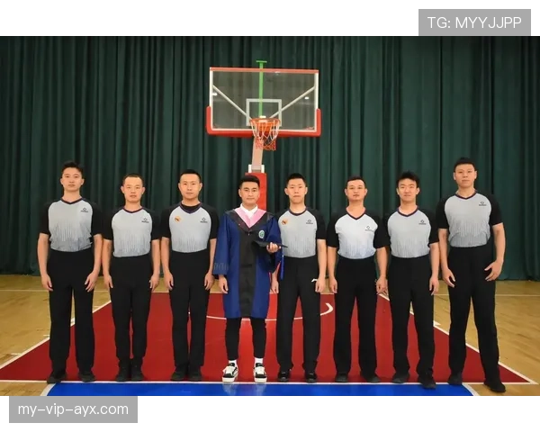 裁判如何依据篮球无球掩护规则判定合法动作与判罚标准